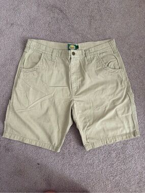 Cabela’s Men’s Beige Khaki Shorts size 40, 7 inch inseam